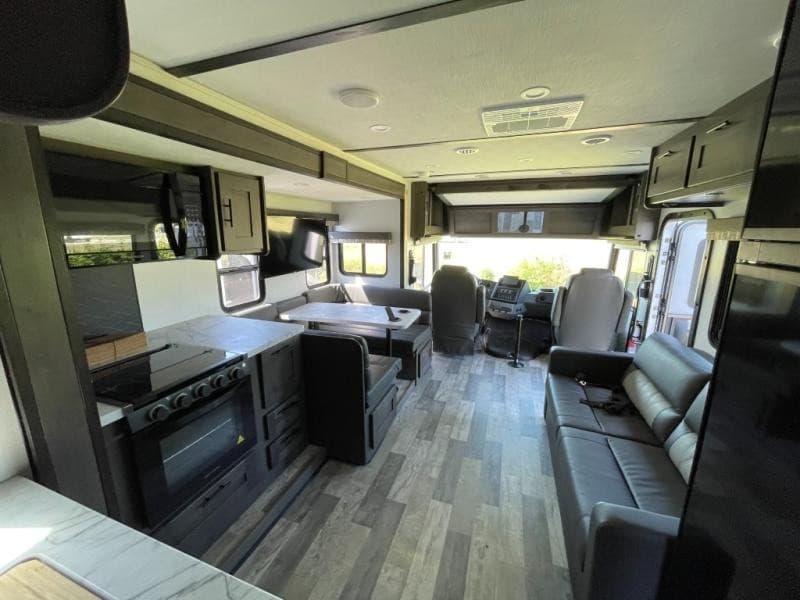 Centro de RV RnR Expande Linha de Motorhomes e Trailers em Washington e Idaho