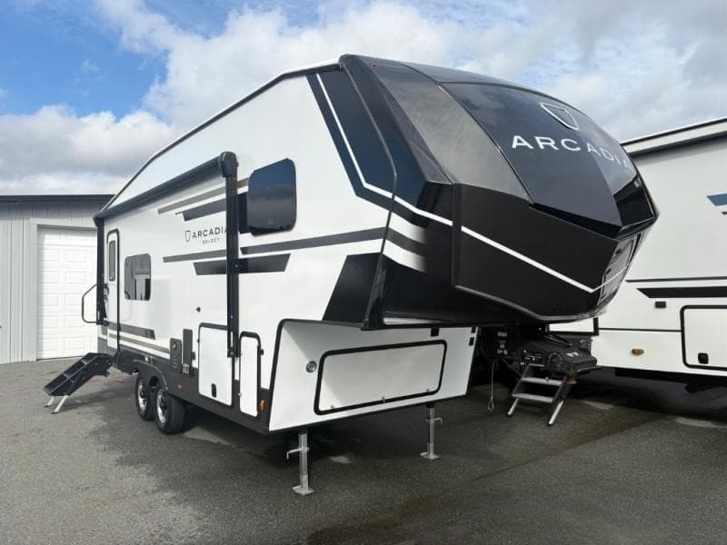 Meridian RV expande inventário de trailers usados e serviços em Port Coquitlam