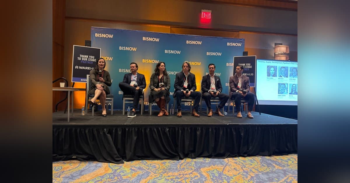 Fundador da Warehub, James Holbrook, apresenta novas estratégias para locação industrial na conferência Bisnow